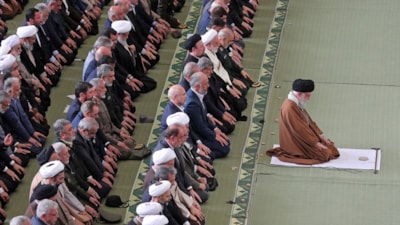 İran'da bayram namazı: Hutbeyi Ali Hamaney okudu