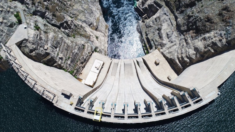 Karakaya Barajı'nın 40 yıllık 85 tonluk türbin çarkı yenilendi