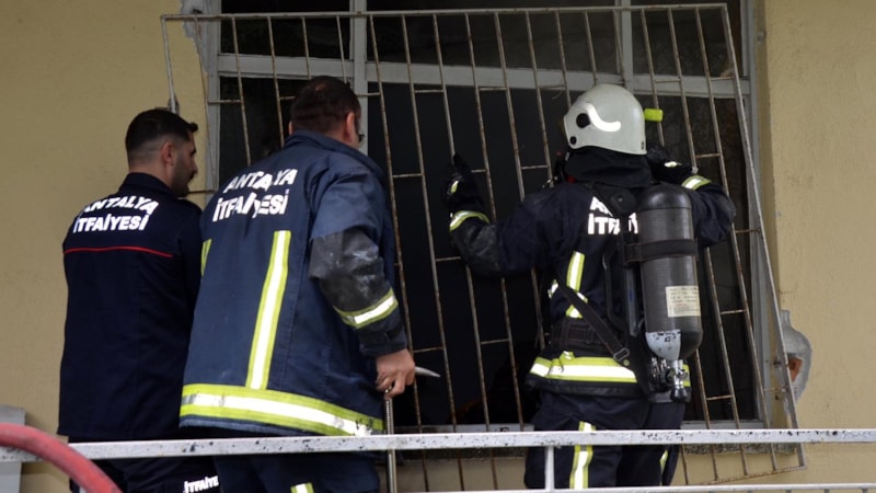 Antalya'da babasıyla tarışan genç, evi yakmaya çalıştı