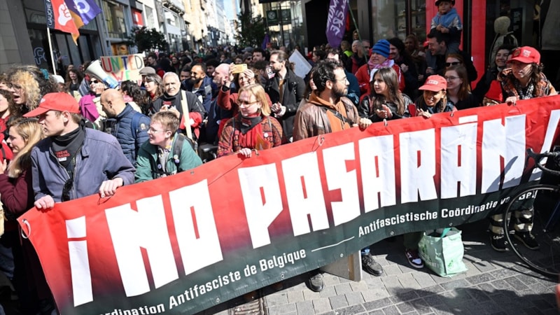 Belçika'da sosyal yardım kesintilerine karşı çalışanlar grevde