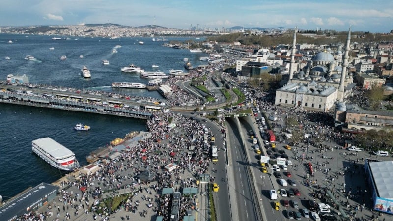 İstanbul Eminönü'nde bayram yoğunluğu