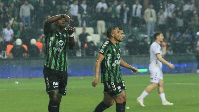 Marmara derbisinde Kocaelispor, Sakaryaspor'a şans tanımadı