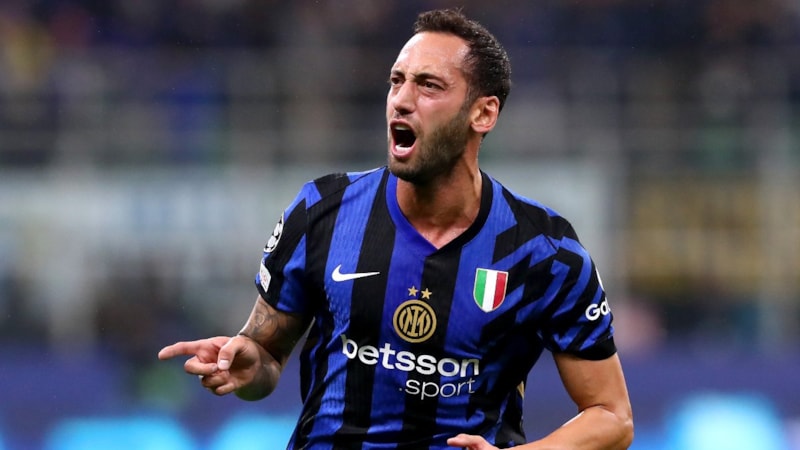 İngiliz devi Manchester United Hakan Çalhanoğlu'nun peşinde