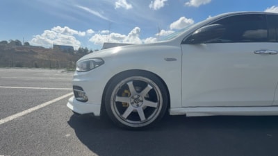 İstanbul’da çarpıp hasar verdiği aracı kendi tamir etti