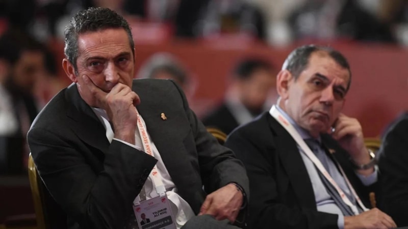 Dursun Özbek derbilerde Ali Koç'a üstünlük sağladı