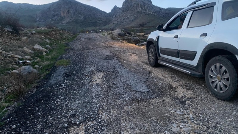 Diyarbakır'da Dem Partili belediyeye bozuk yol tepkisi