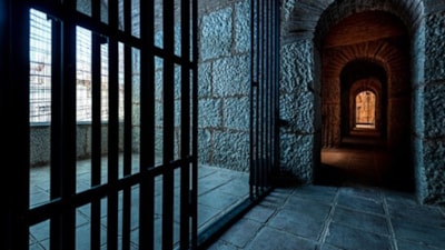 Bursa'nın 2 bin 500 yıllık infaz kapısı, sanat galerisine dönüştü