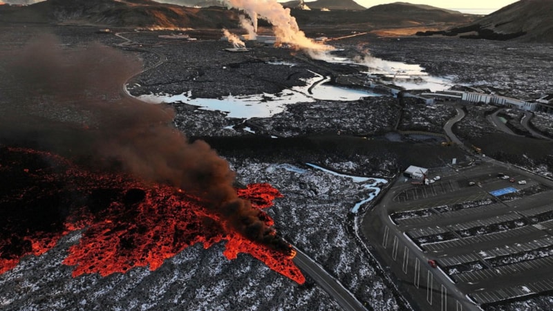 İzlanda'da volkan alarmı: Turistik bölge boşaltıldı
