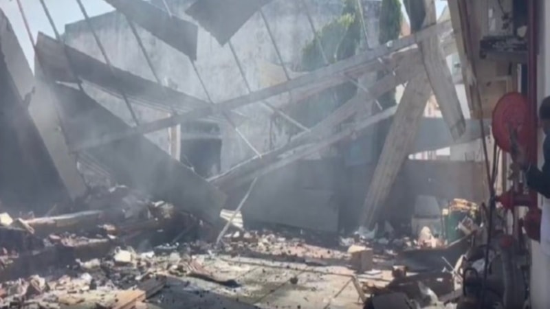 Hindistan'da havai fişek fabrikasında patlama: 17 ölü