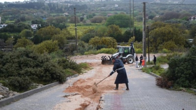İzmir'de yağmur sonrası su baskınları