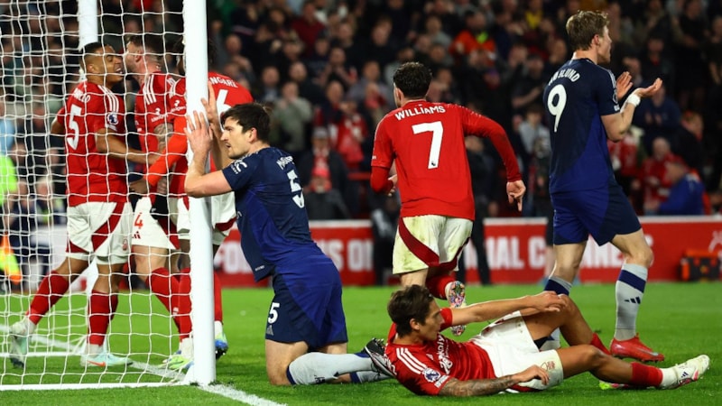 Manchester United, Nottingham Forest'a yenildi