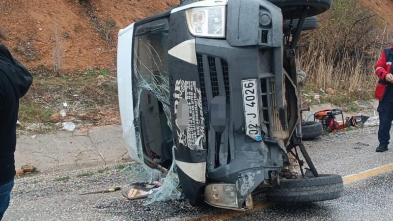 Malatya’da minibüs devrildi: 5 yaralı