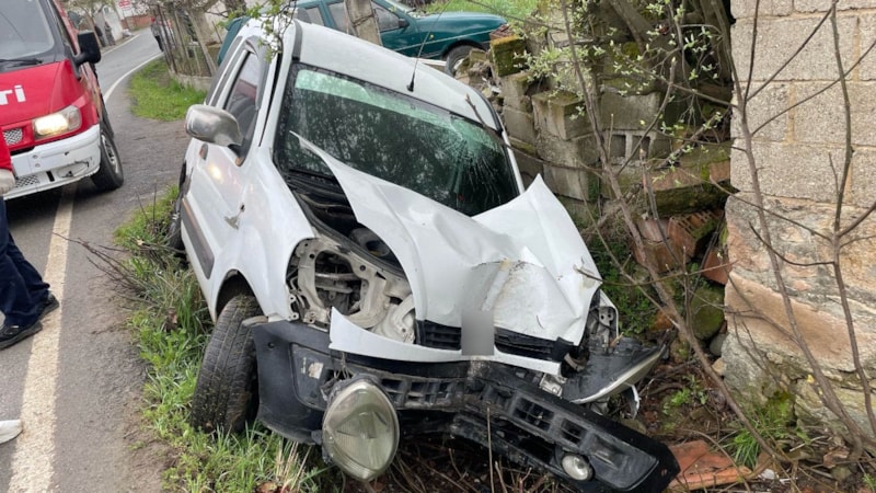 Balıkesir’de otomobil şarampole uçtu: 1 yaralı