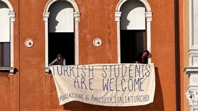 İtalya'da Türk öğrencilerin vize zaferi