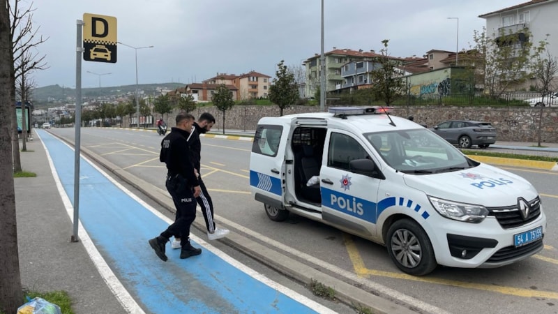 Sakarya'da çaldığı 60 bin liralık telefonu bin liraya satmaya çalışırken yakalandı