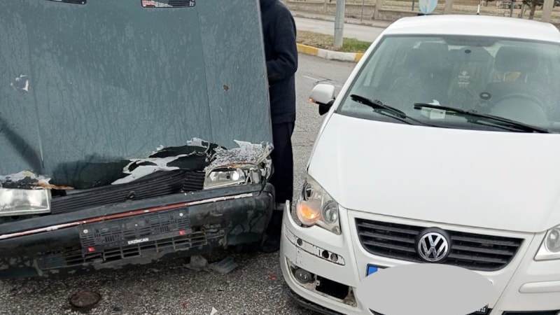 Erzincan'da iki araç çarpıştı
