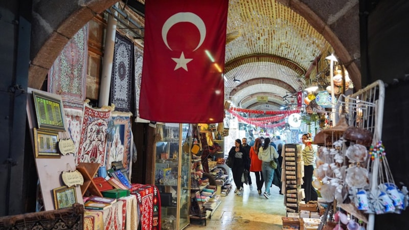 CHP'nin boykot çağrısına rağmen yurt genelinde alışverişler artarak sürdü