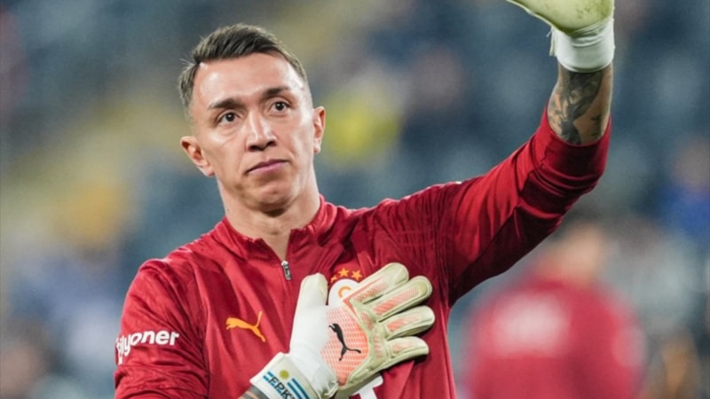 Fernando Muslera, ilk kez derbide yedek