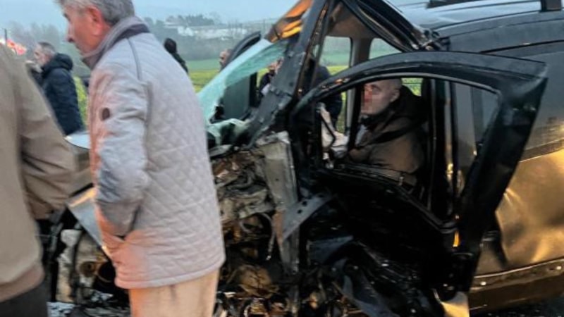 İstanbul'da iki otomobil çarpıştı: 1 ölü, 3 yaralı