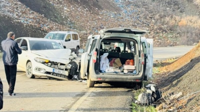 Şırnak'ta otomobil ile kamyonet çarpıştı