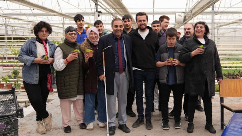 Ankara’da özel bireyler için serada renkli buluşma