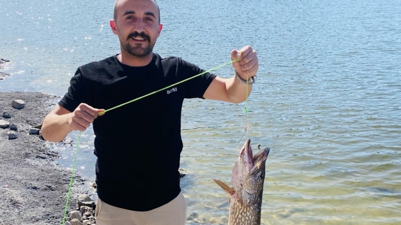 Bursa'da balıkçının oltasına 7 kiloluk turna takıldı