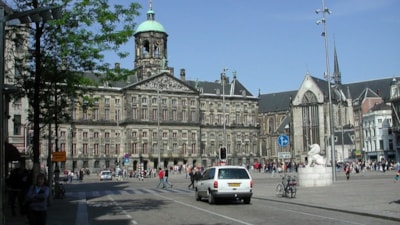 Amsterdam'ın Dam Meydanı'nda araç patladı