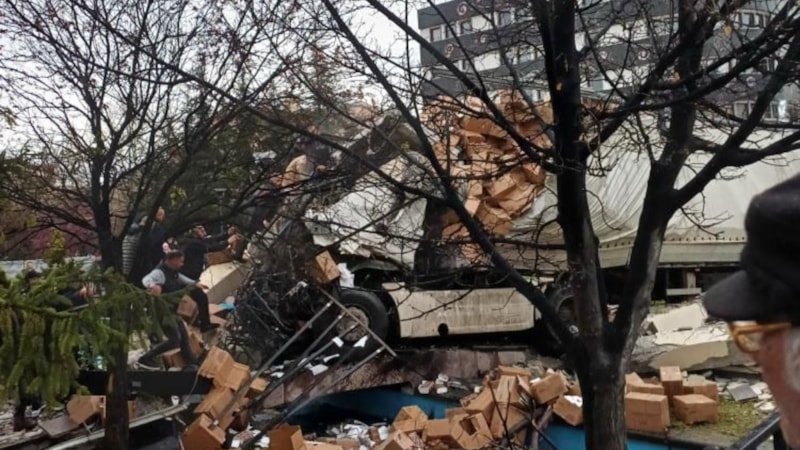 Ankara'da duvara çarpan tırın sürücüsü öldü