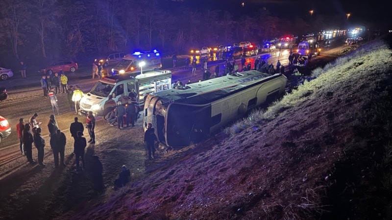 Çankırı'da işçileri taşıyan otobüs devrildi: 23 yaralı