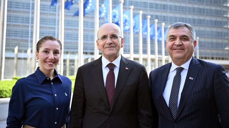 Mehmet Şimşek, Brüksel'de AA'nın ofisini ziyaret etti