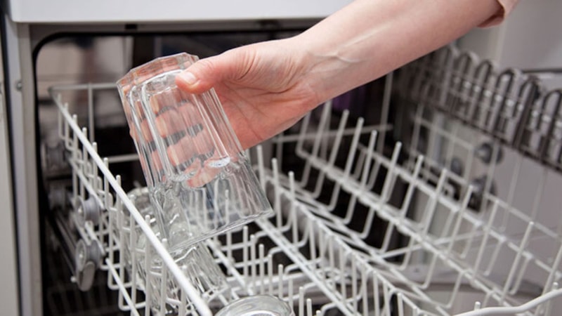 Bulaşık makinesinde bardakların çizilmemesi için bakın ne yapmak gerekiyormuş