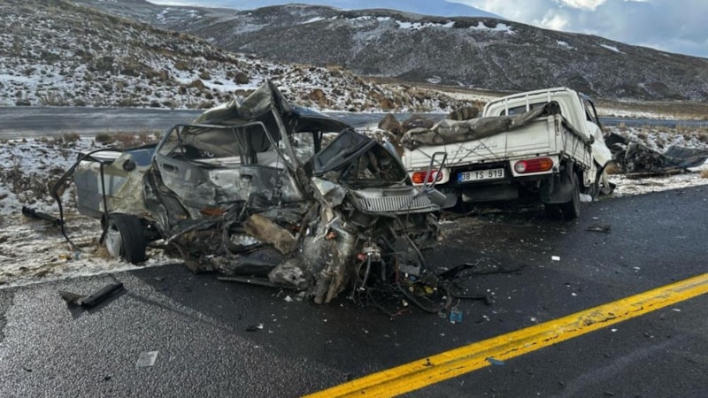 Kayseri'de kamyonetle otomobil çarpıştı: 1 ölü 1 yaralı