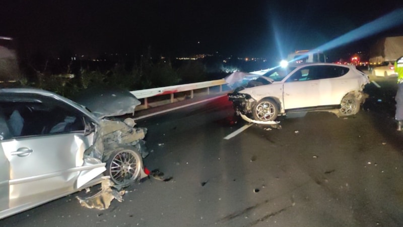 Bursa'da otobanda 4 araç çarpıştı: 1 ölü, 7 yaralı