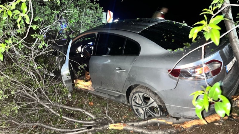 Adıyaman'da otomobil şarampole yuvarlandı: 2 yaralı