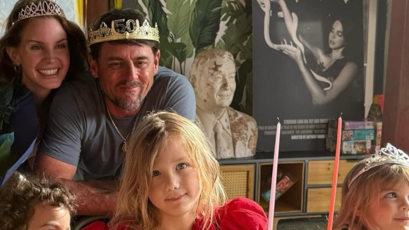 Lana Del Rey'in eşiyle fotoğrafı sosyal medyada ilgi topladı