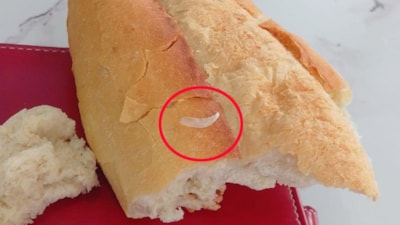 Antalya'da ekmeğin içinde 'tırnak' iddiası