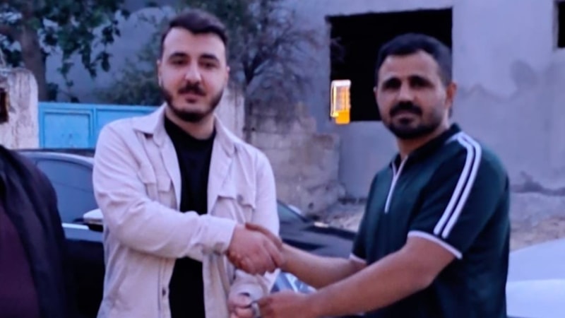 Şanlıurfa'da bulduğu para ve ziynet dolu çantayı sahibine teslim etti