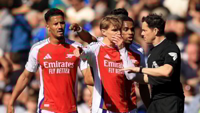 Everton - Arsenal maçında ilginç anlar! Bitiş düdüğü erken çaldı