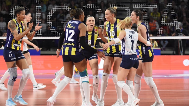 Eczacıbaşı'nı yenen Fenerbahçe, Kupa Voley'de şampiyon oldu