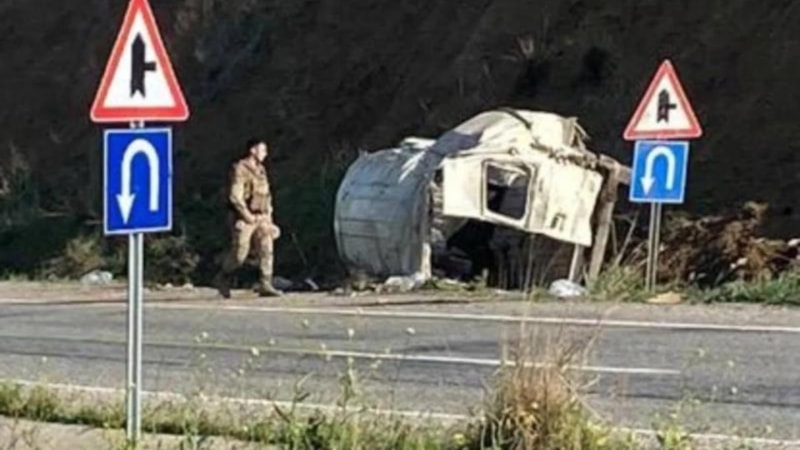 Diyarbakır'da minibüsün devrildiği kazada 1 kişi öldü