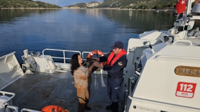 Antalya'da kaçak göçmen, yanında kedisiyle yakalandı