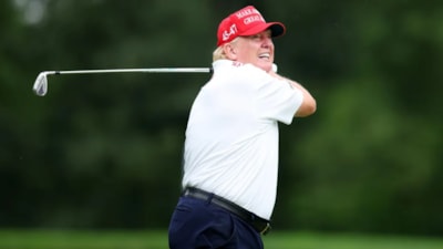 Donald Trump Beyaz Saray çalışanlarını golf etkinliğine götürdü