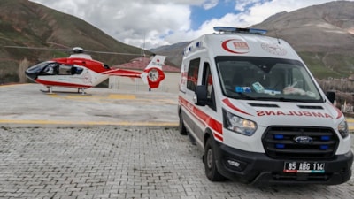 Van'da ambulans helikopter, hamile kadın için havalandı