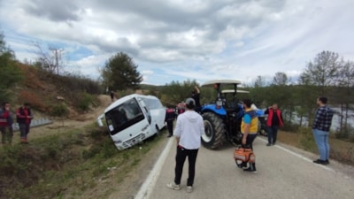 Osmaniye'de öğrencileri taşıyan otobüs devrildi