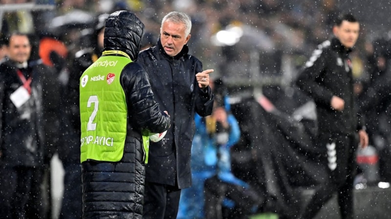 Jose Mourinho, Trabzonspor soyunma odasına giderek özür diledi