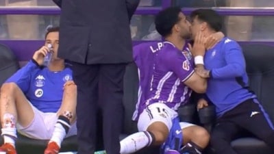 Real Valladolid'in yedek kulübesinde kavga çıktı: Takım arkadaşına saldırdı