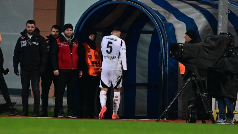 Tayyip Talha Sanuç, Kasımpaşa maçında kırmızı kart gördü