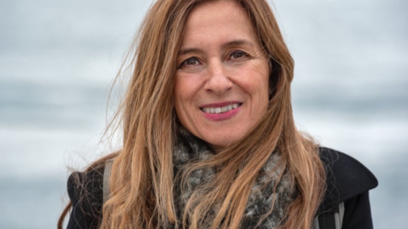 Müge İplikçi'den hayatın içinden öyküler: Kavşakta Kalanlar