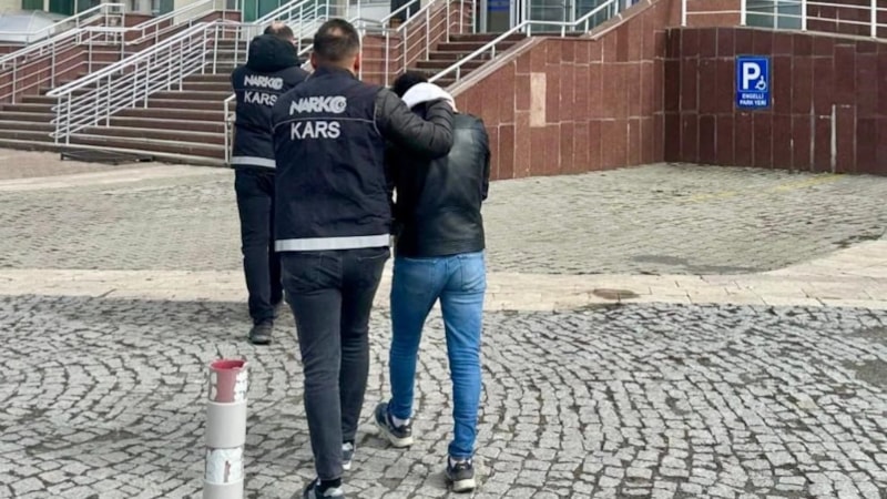 Kars'ta yakalanan 2 zehir taciri tutuklandı