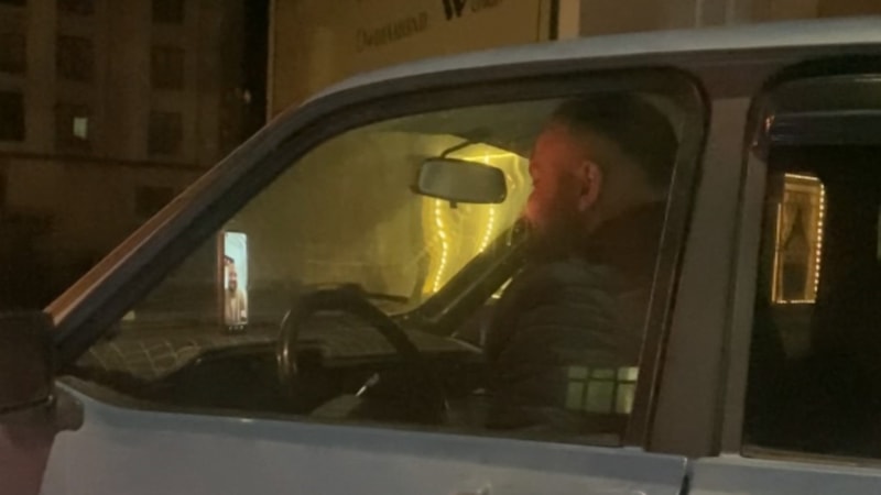 Aksaray'da direksiyon başında görüntülü konuşan sürücüye ceza yağdı